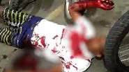 Imagem Vídeo chocante: assaltante agoniza até a morte, após tiros em assalto à loja 