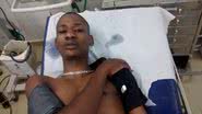 Imagem Homem é baleado em troca de tiros com PM e vai sozinho à Posto Médico
