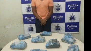 Imagem Traficante envolvido com facção é preso com 10 pacotes de maconha 