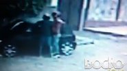 Imagem Vídeo: em arrombamento de carro, bandido morre a tiros por motorista de cueca