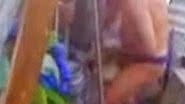 Imagem Vídeo: idoso de 70 anos é flagrado fazendo sexo com galinha no quintal de casa