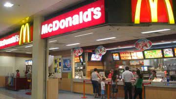 Imagem Vídeo: funcionárias da Mc Donald’s de Salvador brigam dentro da loja