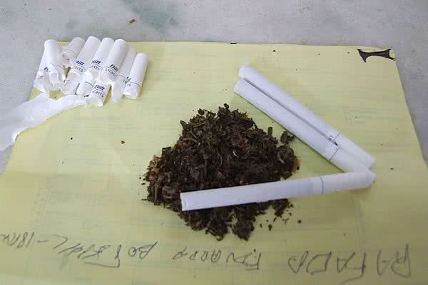 Imagem Mulher tenta entrar com maconha na delegacia de Itamaraju