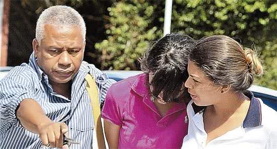 Imagem Pai de "patricinha" presa se descontrola com a imprensa