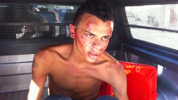 Imagem Homem é espancado pela população após ser flagrado armado
