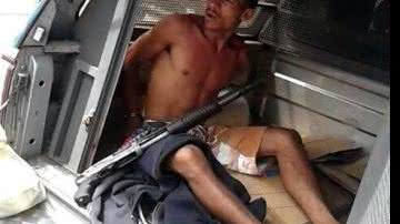 Imagem PM prende homem com escopeta no Cabula