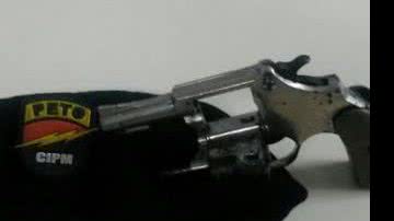Imagem Jovem é preso com arma em Simões Filho