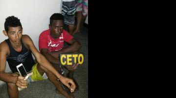 Imagem Jovens são presos em flagrante após roubar celular na Baixa dos Sapateiros