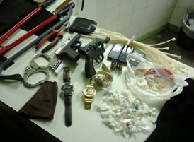 Imagem Armas, munição e droga são apreendidas com PM 