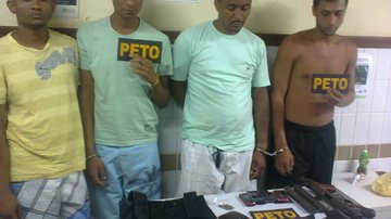 Imagem Traficantes são presos com submetralhadora exclusiva do Exército Brasileiro