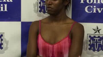 Imagem Travesti é preso por roubar celular de cliente casado que não pagou programa
