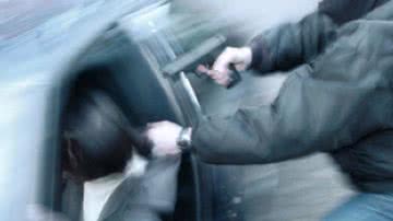 Imagem Bandidos roubam e atiram em esposa de policial militar