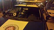 Imagem Policiais são recebidos a tiros e viatura é alvejada na Santa Cruz