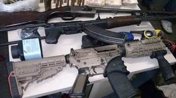 Imagem Tentando recuperar imagens sacras, a polícia apreende arsenal e fuzil AK47