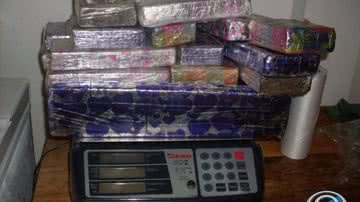 Imagem Vídeo: malas com 80kg de maconha são apreendidas em operação