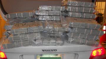 Imagem Idosa é pega com R$ 3 milhões no carro nos EUA