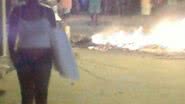 Imagem Por criança baleada em confronto, moradores protestam no Uruguai