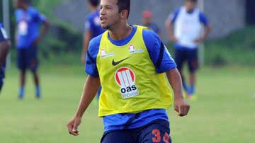 Imagem Lateral-direito da base renova com o Bahia