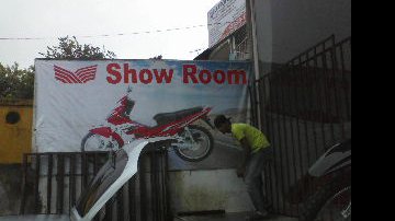 Imagem Sucom remove publicidade irregular e multa estabelecimentos na Bonocô