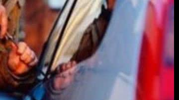 Imagem Carro de sargento da PM é roubado com arma dentro