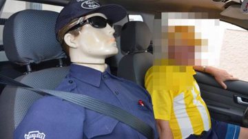 Imagem Empresário circula com segurança de plástico dentro de carro em Conquista