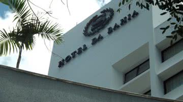Imagem Manifestantes tentam invadir hotel da Fifa em Salvador