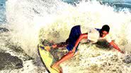 Imagem Corpo de surfista que teve ataque epilético na água é enterrado hoje