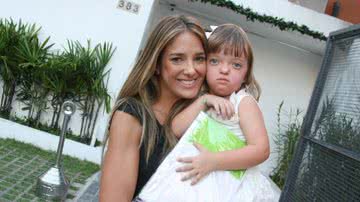 Imagem Ticiane Pinheiro leva a filha e deixa a mansão de Justus