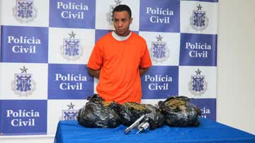 Imagem Homem é flagrado com quase 3 quilos de maconha em Itapuã