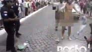 Imagem Assista: turista fica nu no Pelourinho e é contido por guardas municipais e PM
