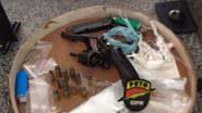 Imagem Polícia prende dois com arma e drogas em Simões Filho