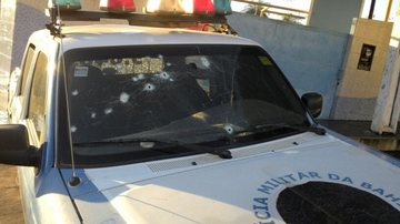 Imagem Vídeo: bandidos metralham sede da PM e explodem banco em Macaúbas