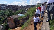 Imagem Depois da missa, prefeito visita bairro em Salvador