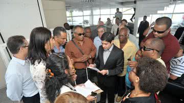 Imagem Prefeito recebe portadores de deficiência e forma comissão