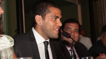 Imagem Daniel Alves deve receber homenagem na Câmara de Salvador após episódio racista