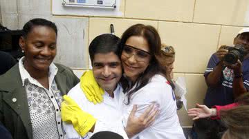 Imagem Ivete leva irreverência para coletiva de Neto no Mercado Modelo