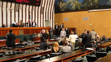 Imagem Deputados votam contra privatização da Embasa