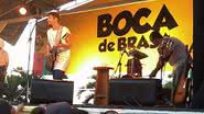 Imagem Saulo ministra aula de música para o Boca de Brasa