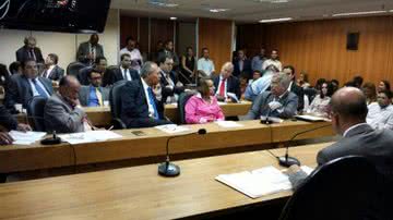 Imagem Oposição quer judicializar PEC dos Royalties