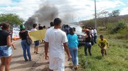 Imagem Deputado fura bloqueio de manifestantes e é vaiado em Brumado