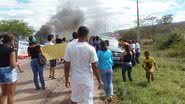 Imagem Deputado fura bloqueio de manifestantes e é vaiado em Brumado