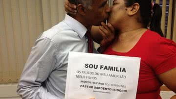 Imagem Sargento Isidório beija mulher e dispara: "o resto é abominação"