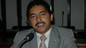 Imagem Deputado baiano que sonegou e empregou fantasma é investigado pelo TRF
