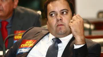 Imagem 'PT corre do debate como o diabo corre da cruz', ironiza Elmar