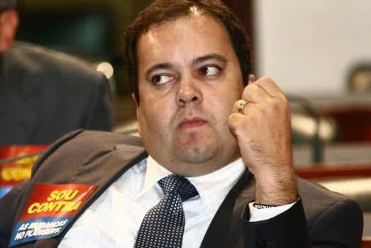Imagem Elmar recrimina declaração de Rui sobre URV: o poder subiu à cabeça