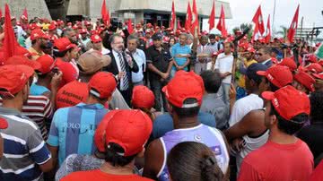 Imagem MST ocupa rampa da Alba em protesto