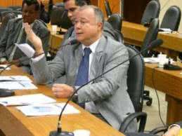 Imagem Paulo Azi critica programa do governo: "seca para todos"