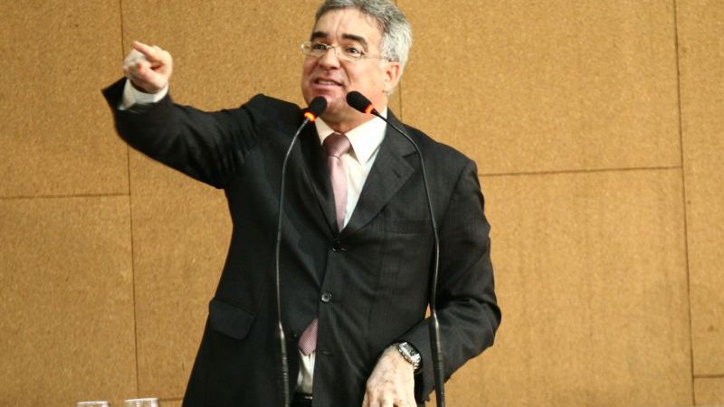 Imagem Líder do governo defende ações de segurança do estado após assalto de comandante