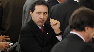 Imagem Cajado diz que problemas de saúde o impediram de votar contra Donadon