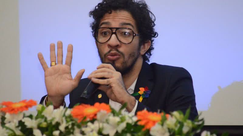 Imagem O gigante despertou? Jean Wyllys critica falta de conhecimento de manifestantes